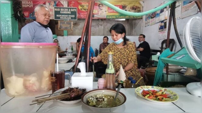 
					Nasi Becek Khas Nganjuk, Legenda Nikmat dengan Cita Rasa Tak Tertandingi